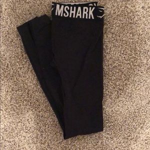 Black gym shark leggings